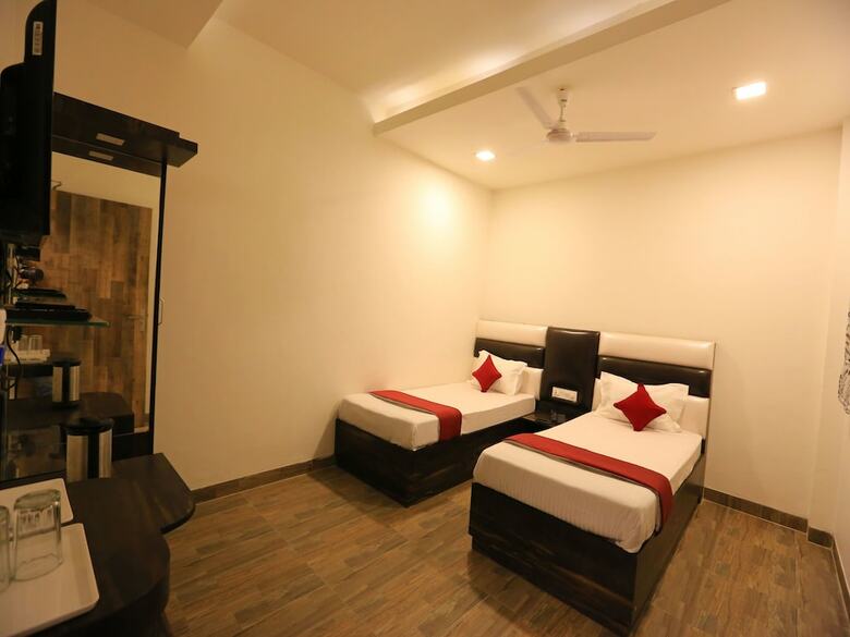 Hotel Oyo Rooms 158 Gomti Nagar Kathota Jheel