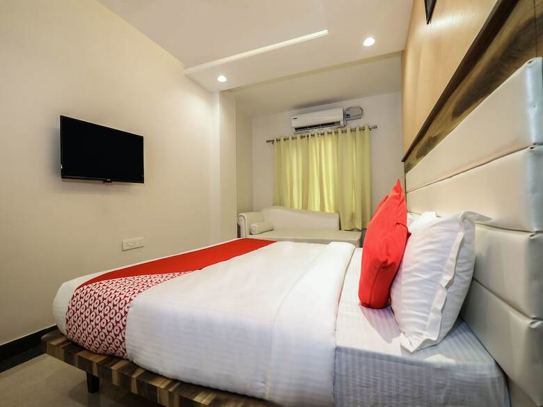 Oyo 15556 Hotel Wind Palace