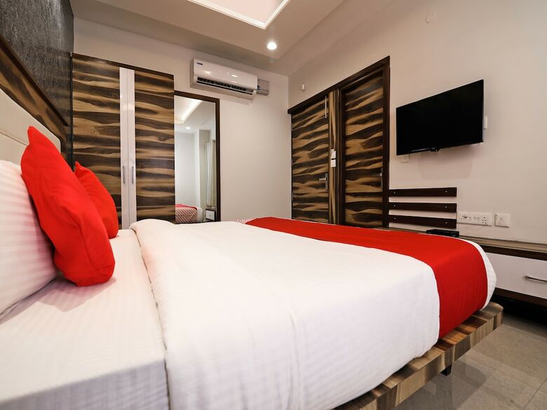 Oyo 15556 Hotel Wind Palace