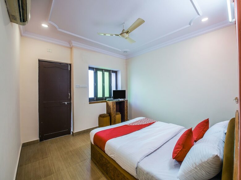 Oyo 13935 Hotel Shree Celebration