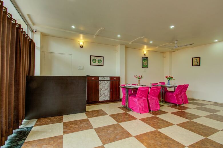 Oyo 16579 Hotel Dream Palace
