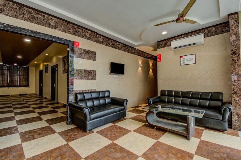Oyo 16579 Hotel Dream Palace