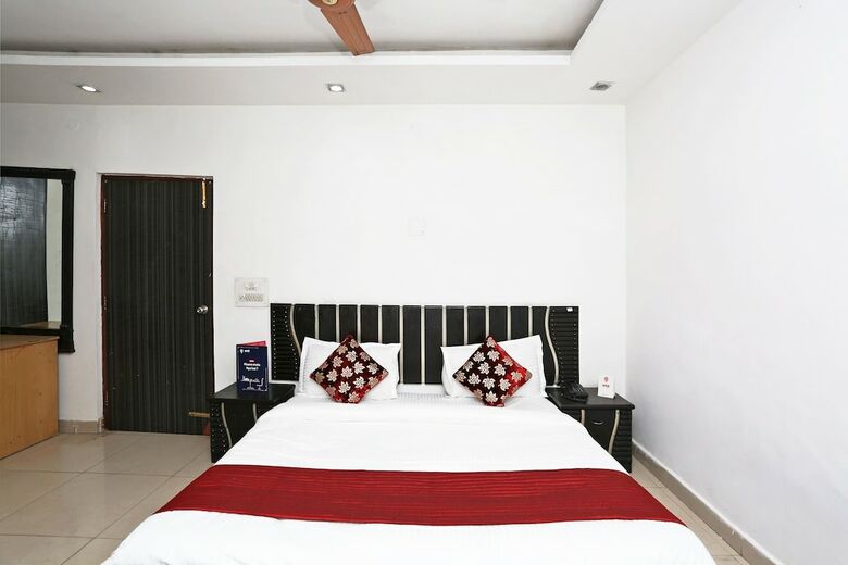 Hotel Oyo 12805 Sunrise House