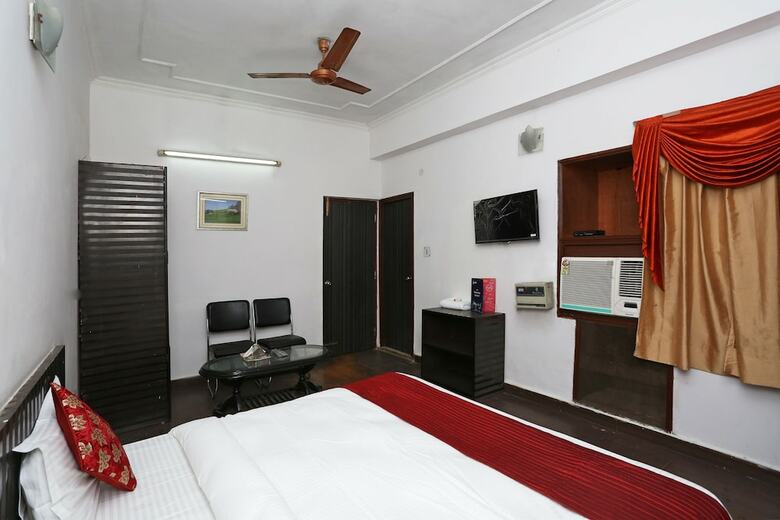 Hotel Oyo 12805 Sunrise House