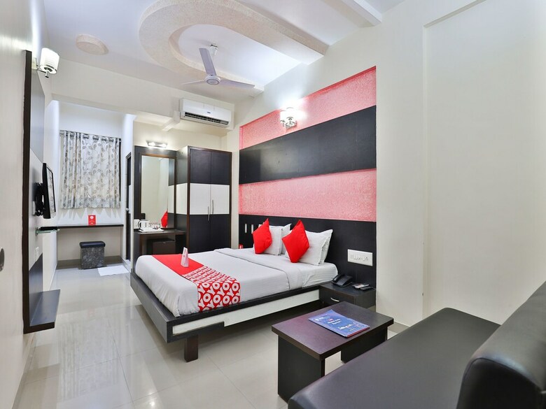 Oyo 2116 Skylon Hotel