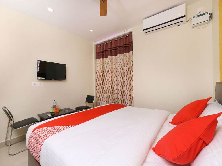 Hotel Oyo 14735 Nakshatra Grand