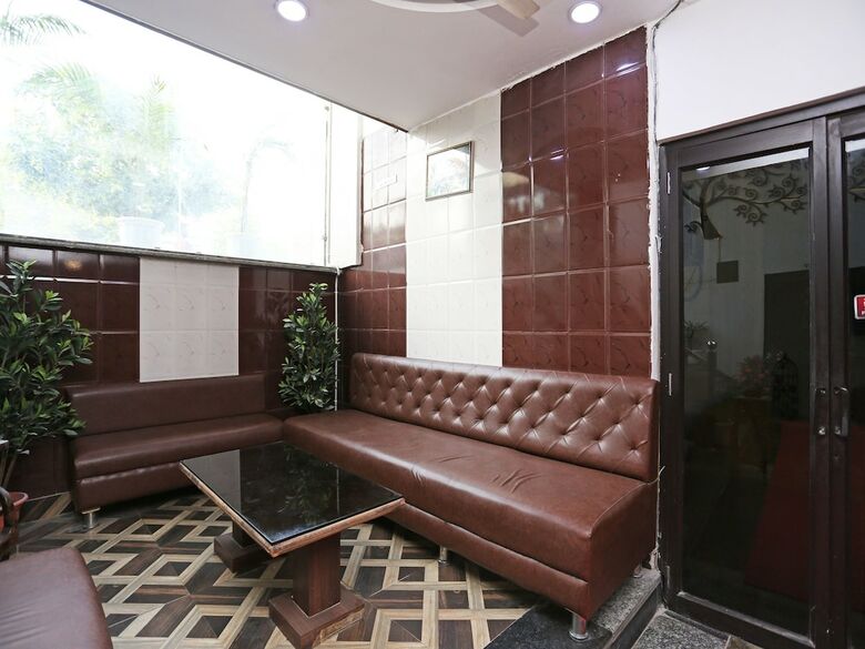 Oyo 13125 Hotel Gwal Palace