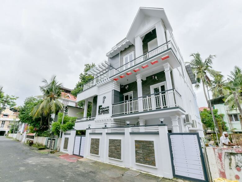 Hotel Oyo 15973 F Square