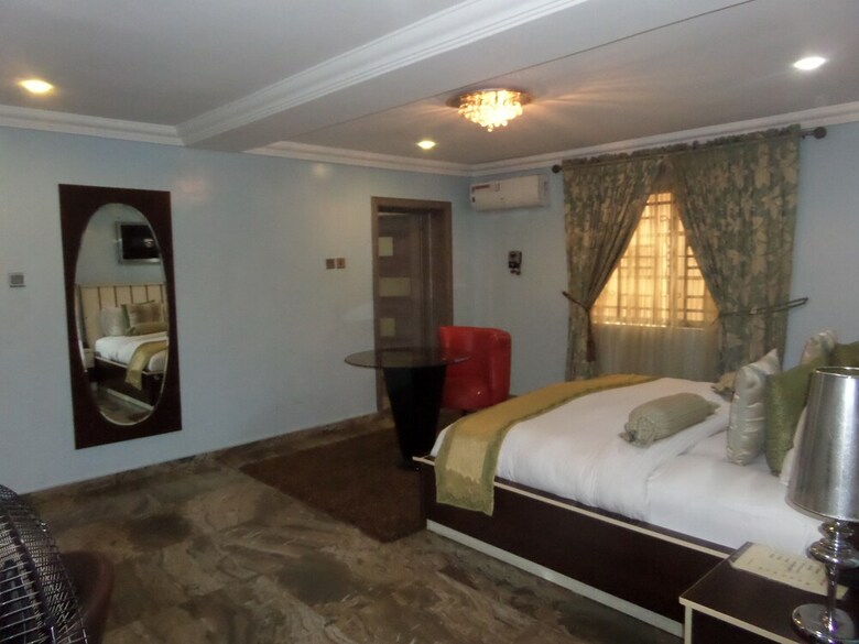Hotel Islanders Lounge Limited
