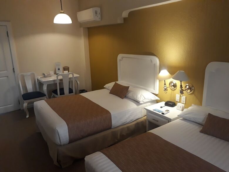 Hotel Country Plaza