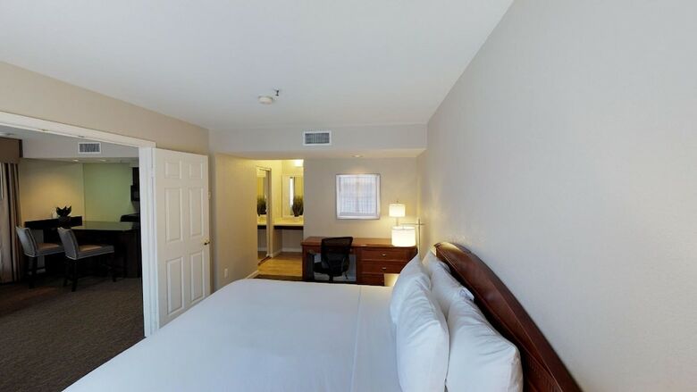 Chase Suite Hotel Brea