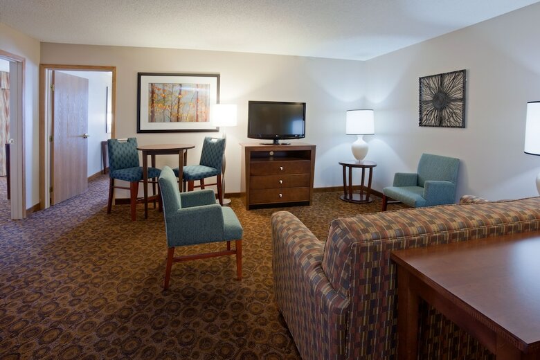 Holiday Inn Express Hotel & Suites St. Cloud