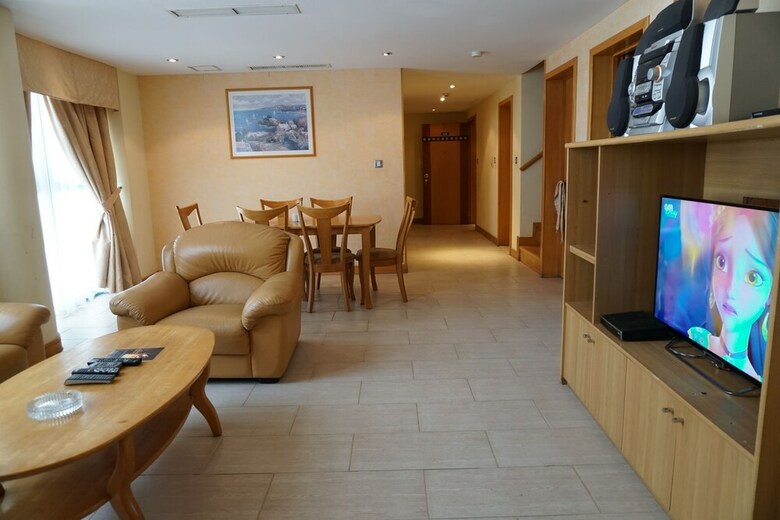 E5 Apartments