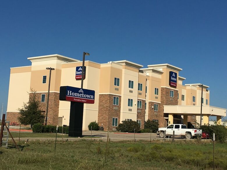 Hotel Hometown Executive Suites