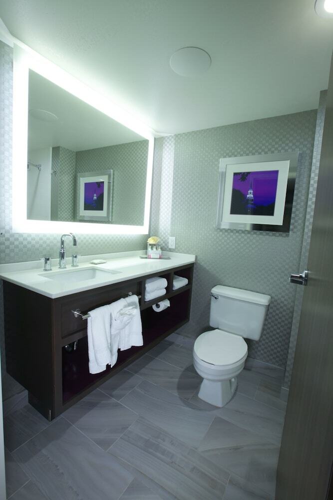 Doubletree By Hilton Hotel Winston Salem - University