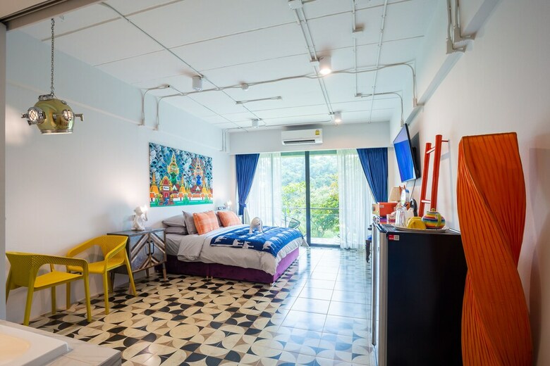 River Art Hotel