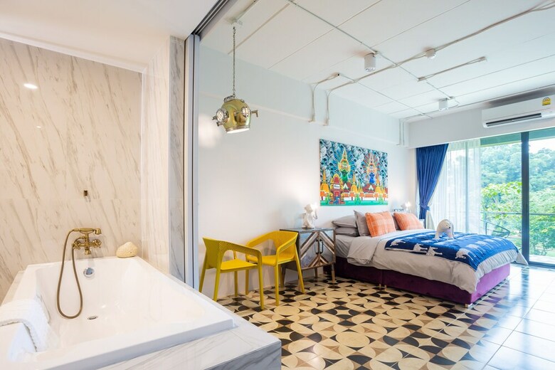 River Art Hotel