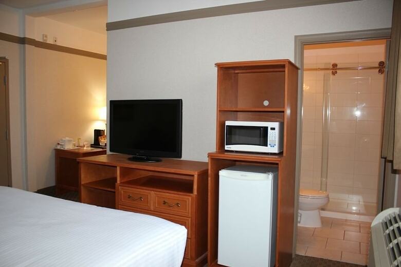 Hotel Ramada By Wyndham Edmonton South