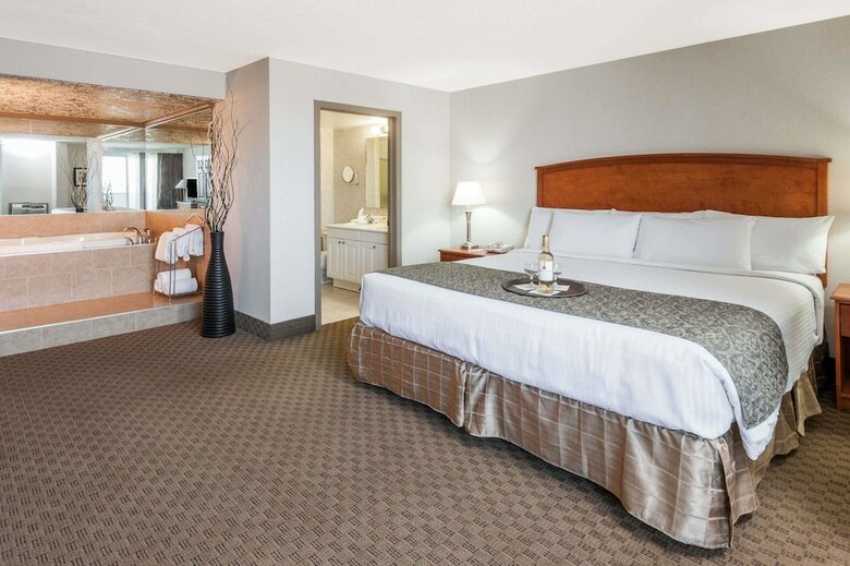 Hotel Ramada By Wyndham Edmonton South