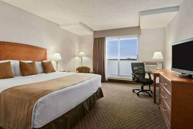 Hotel Ramada By Wyndham Edmonton South