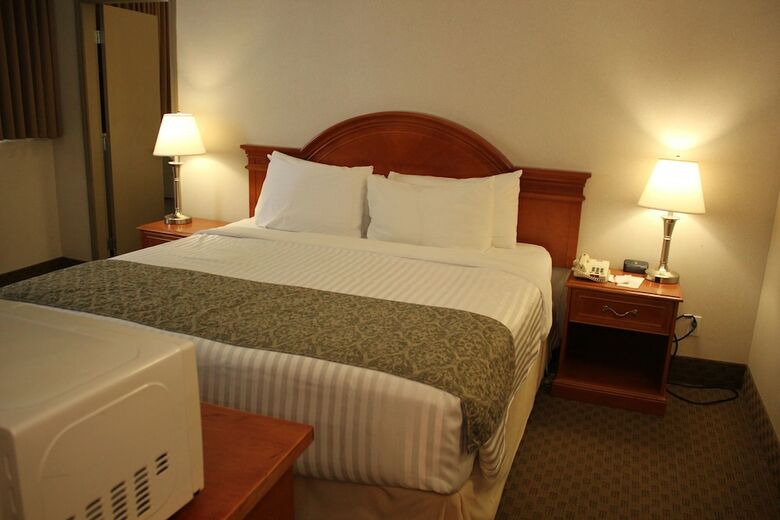 Hotel Ramada By Wyndham Edmonton South