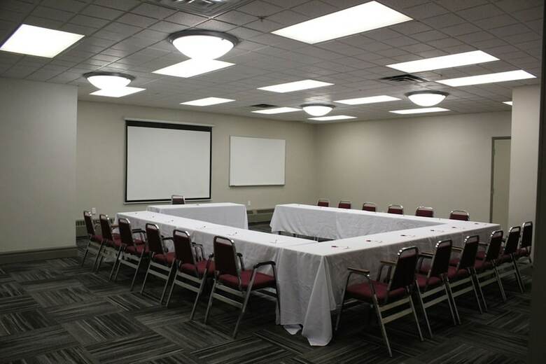 Hotel Ramada By Wyndham Edmonton South