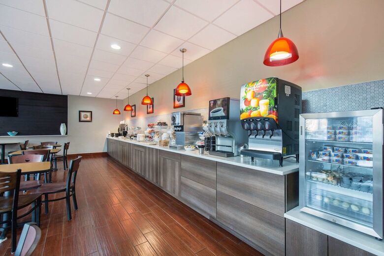 Gateway Hotel & Suites, Ascend Hotel Collection