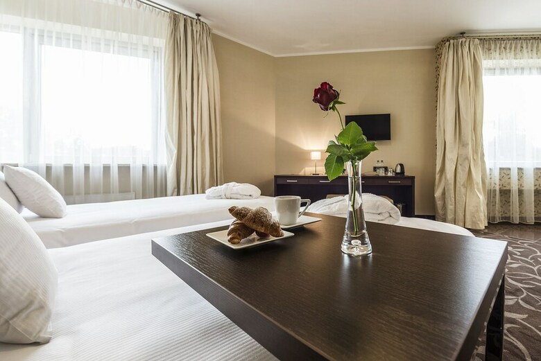 Hotel Victor Pruszk�w By De Silva