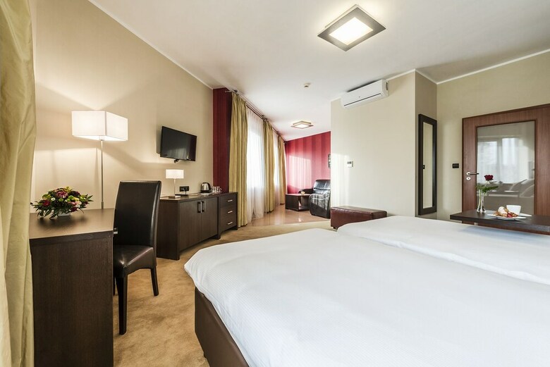 Hotel Victor Pruszk�w By De Silva
