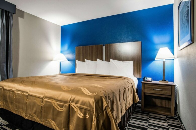 Motel Quality Suites Downtown Convention Center