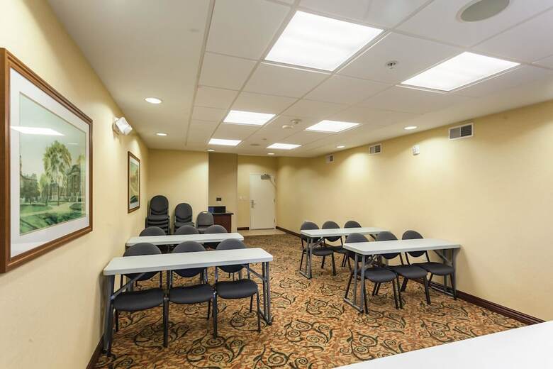 Hotel Comfort Suites East
