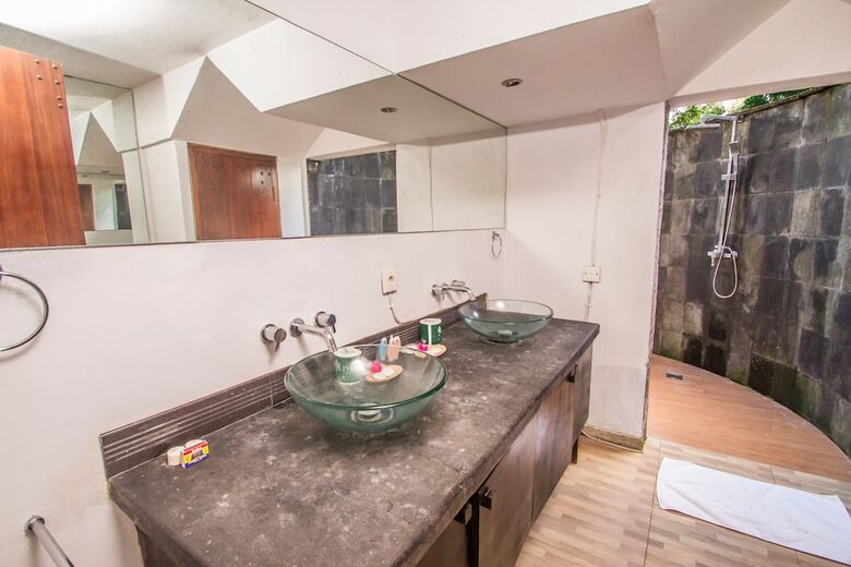 Villa Puri Saron Hotel Madangan