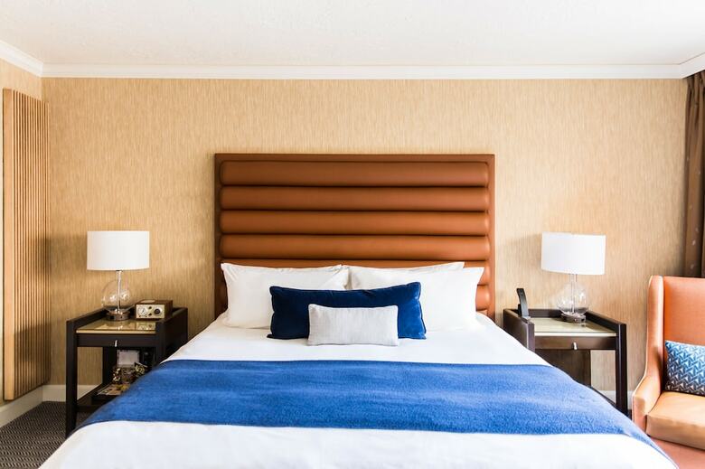 Hotel Dossier