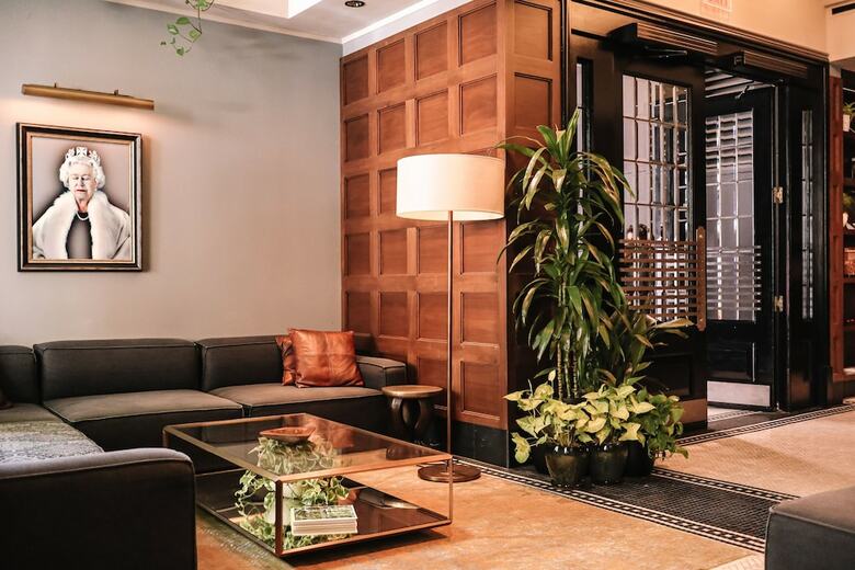 Hotel Dossier