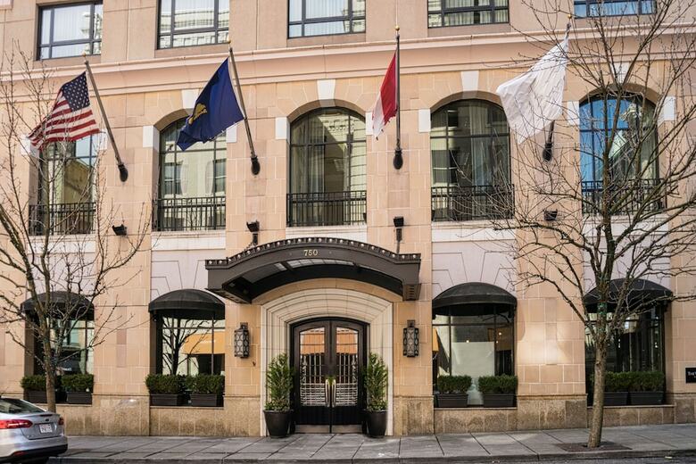 Hotel Dossier