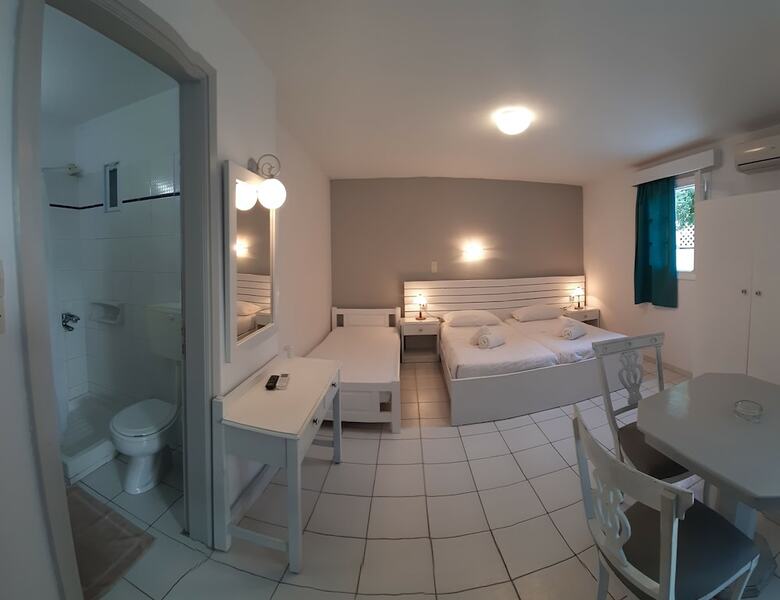 Zefi Hotel & Suites