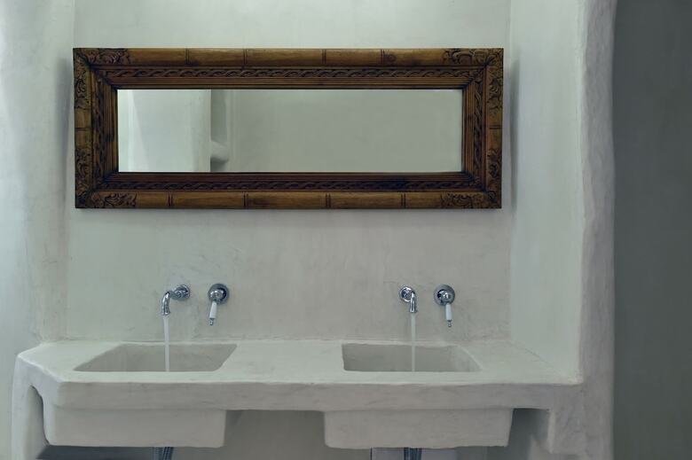 Zefi Hotel & Suites