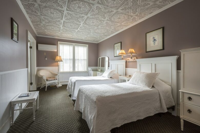 Hotel Stafford's Bay View Inn