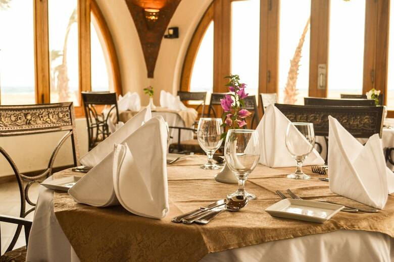 Hotel Aurora Beach Safari Resort