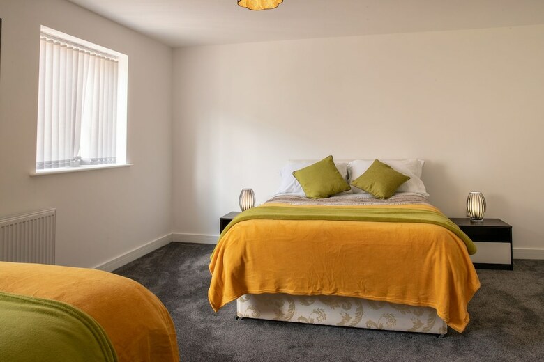 Fantastic Bradford Townhouse 6 Bedrooms
