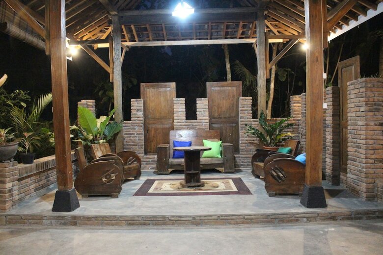 Hotel Omah Kulon Cabins And Pool