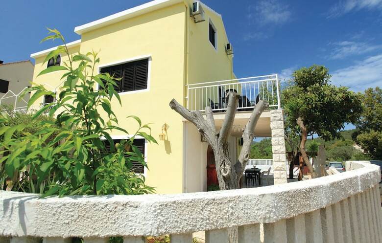 Hostal Dragan�s Den Hostel