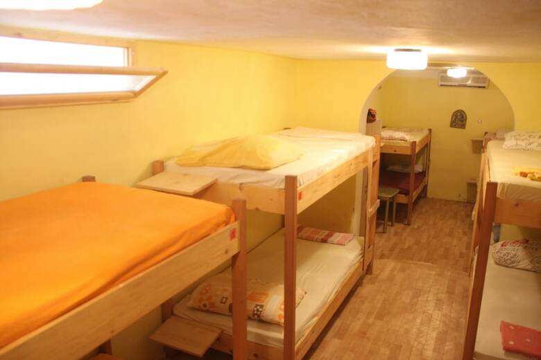Hostal Dragan�s Den Hostel