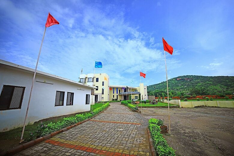 Hotel Dreams Resort Udaipur
