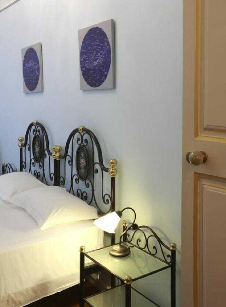 Bed & Breakfast Person� Palace