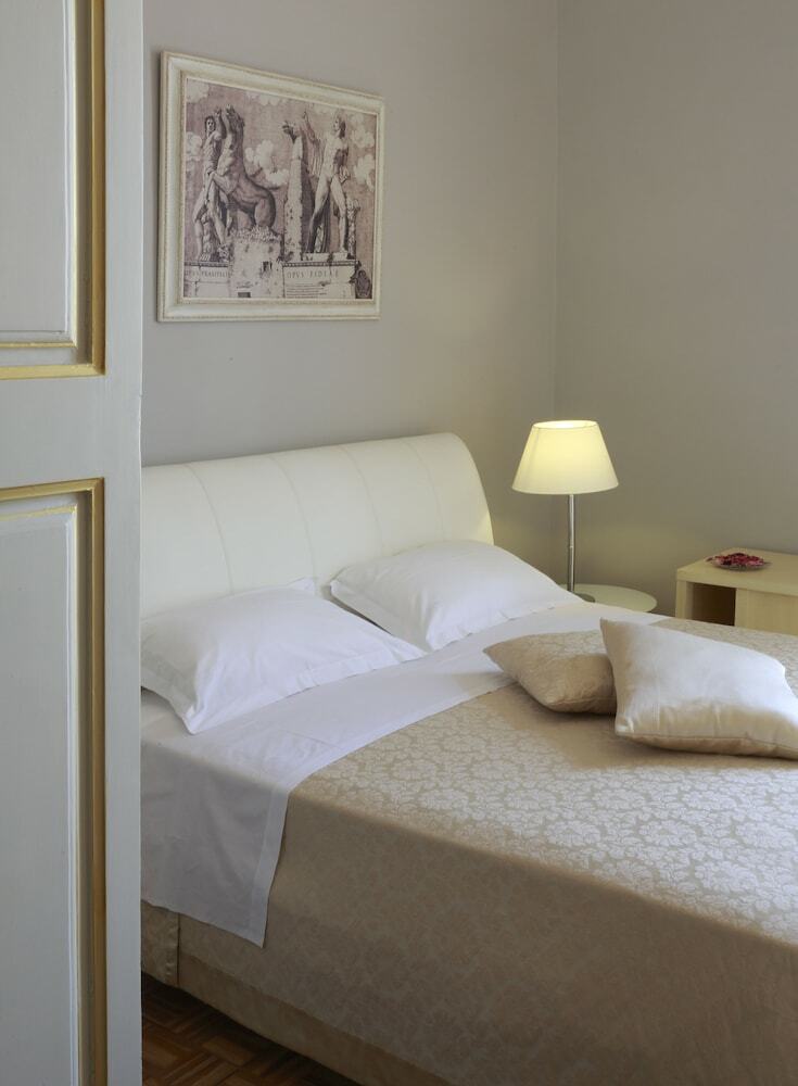 Bed & Breakfast Person� Palace