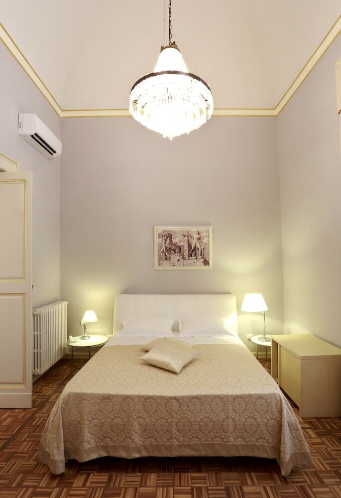 Bed & Breakfast Person� Palace