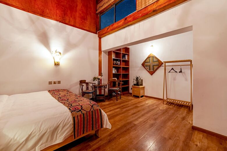 Posada Dali Book Inn