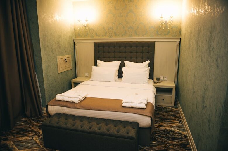 Emerald Suite Hotel