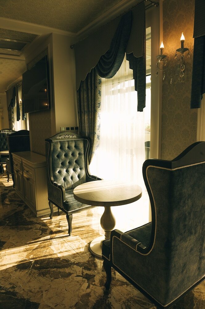 Emerald Suite Hotel